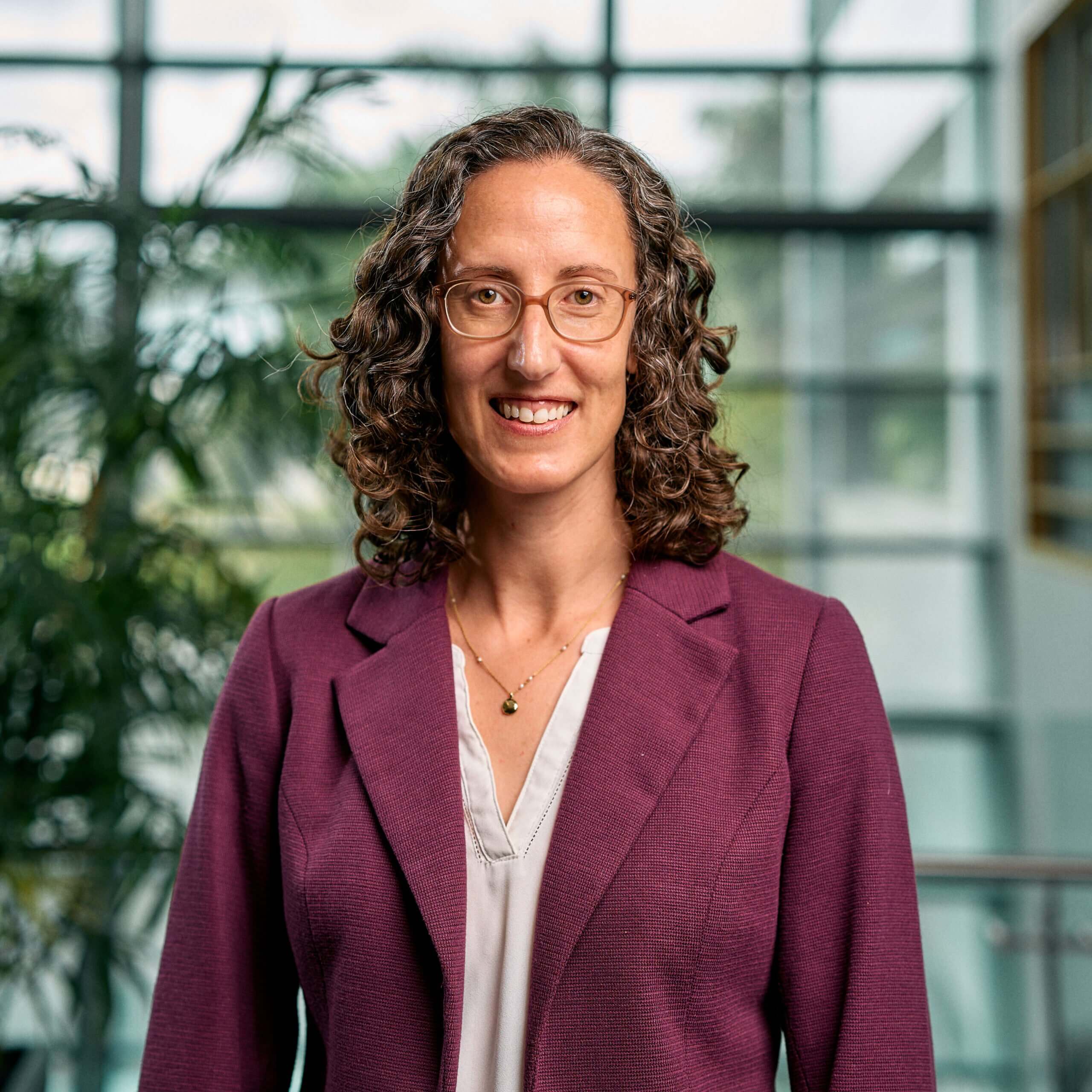 Head shot of Lesley Colgan